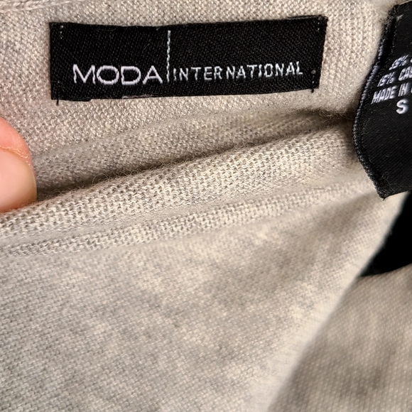 Cotton/Cashmere Blend Asymmetrical Cardigan/Wrap - Picture 3 of 8